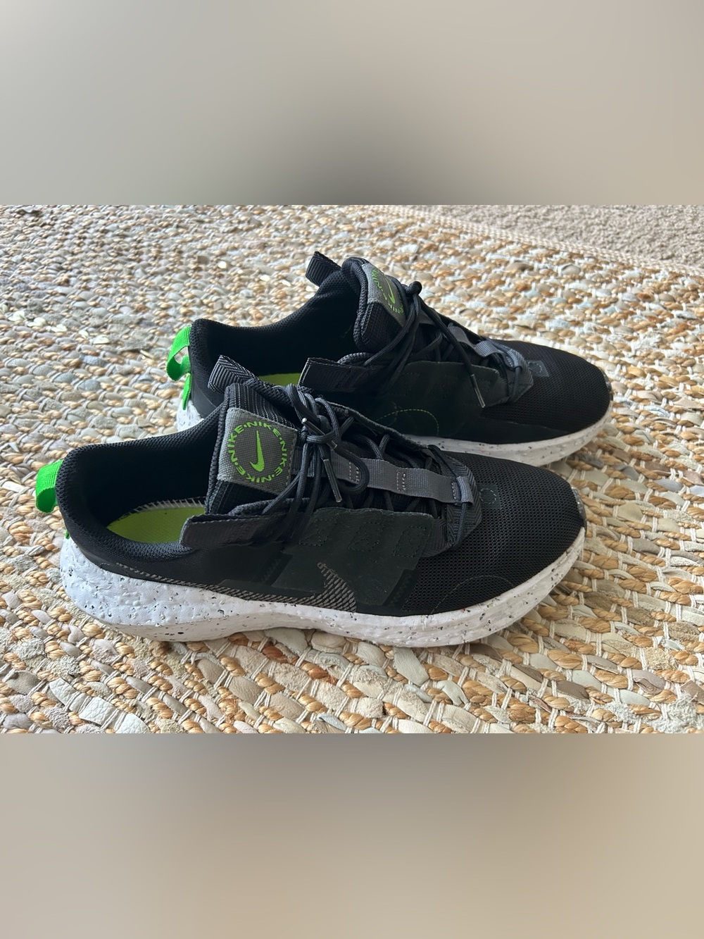 MENS size 10 NIKE "crater" running sneaker
